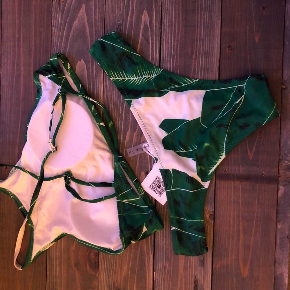 Bikini - Picture 2 of 2